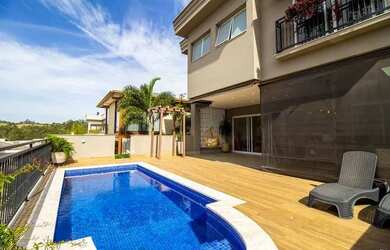 Imagem: A casa em condomínio possui 4 Dormitórios, 5 Banheiros, 4