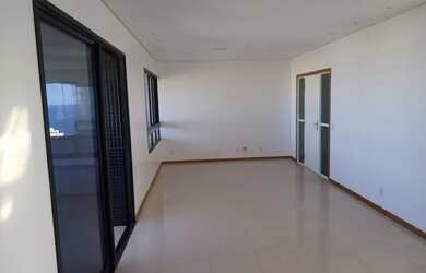 Imagem: O apartamento possui 4 Dormitórios, 2 Banheiros, 4 Vagas na