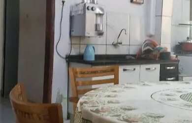 Imagem: A casa possui 3 Dormitórios, 1 Banheiro, 3 Vagas na garagem