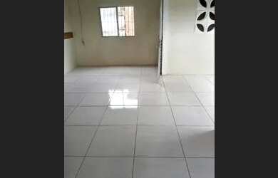 Imagem: A casa possui 2 Dormitórios e 1 Banheiro e está localizado