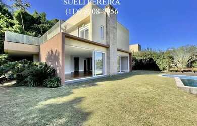 Imagem: A casa em condomínio possui 4 Dormitórios, 5 Banheiros, 5