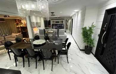 Imagem: O apartamento possui 3 Dormitórios, 4 Banheiros, 3 Vagas na