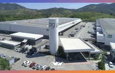 Imagem: O depósito possui 5 Vagas na garagem e 1627m² de Área e está