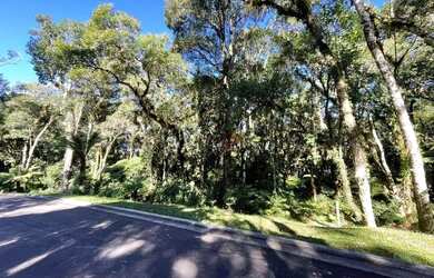 Imagem: O terreno possui 1.273m² de Área e está localizado em Gramado