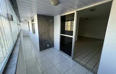 Imagem: O apartamento possui 4 Dormitórios, 3 Banheiros, 2 Vagas na