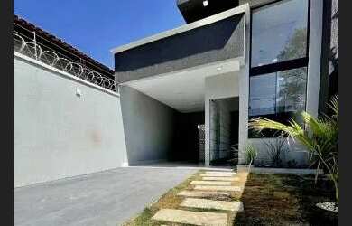 Imagem: A casa possui 3 Dormitórios, 3 Banheiros, 2 Vagas na garagem