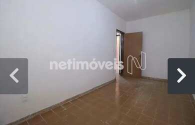 Imagem: A casa possui 4 Dormitórios, 3 Banheiros, 4 Vagas na garagem