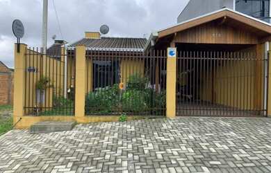 Imagem: A casa possui 2 Dormitórios, 2 Banheiros, 1 Vaga na garagem