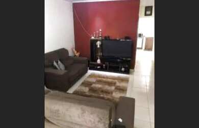 Imagem: A casa possui 2 Dormitórios, 2 Banheiros, 4 Vagas na garagem