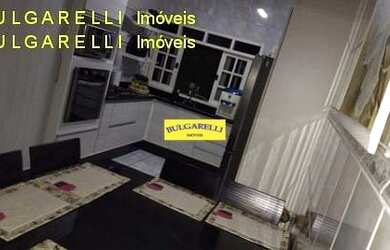 Imagem: A casa possui 3 Dormitórios, 3 Banheiros, 3 Vagas na garagem