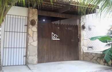 Imagem: A casa possui 4 Dormitórios, 3 Banheiros, 1 Vaga na garagem