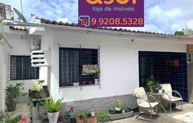 Imagem: A casa possui 3 Dormitórios, 2 Banheiros, 2 Vagas na garagem