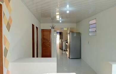 Imagem: A casa possui 3 Dormitórios, 2 Banheiros, 2 Vagas na garagem