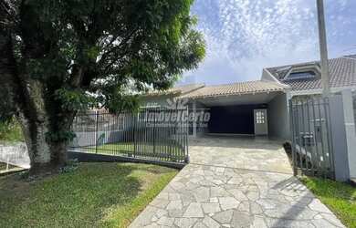 Imagem: A casa possui 3 Dormitórios, 4 Banheiros, 2 Vagas na garagem