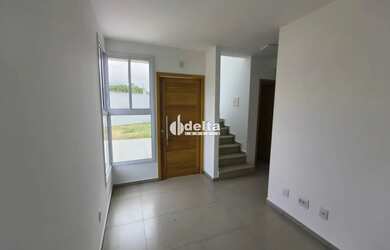 Imagem: A casa em condomínio possui 4 Dormitórios, 3 Banheiros, 5