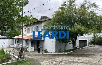 Imagem: A casa possui 2 Dormitórios, 5 Banheiros, 5 Vagas na garagem