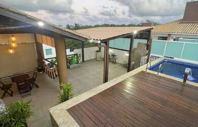 Imagem: A casa possui 3 Dormitórios, 3 Banheiros, 2 Vagas na garagem