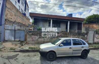 Imagem: A casa possui 4 Dormitórios, 2 Banheiros, 1 Vaga na garagem