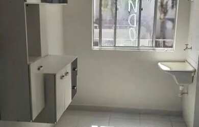 Imagem: O apartamento possui 2 Dormitórios, 1 Banheiro, 1 Vaga na garagem