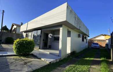 Imagem: A casa possui 2 Dormitórios, 2 Banheiros, 1 Vaga na garagem