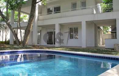 Imagem: A casa em condomínio possui 4 Dormitórios, 5 Banheiros, 5