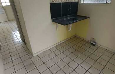 Imagem: A casa possui 2 Dormitórios, 1 Banheiro, 2 Vagas na garagem