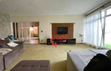 Imagem: A casa possui 5 Dormitórios, 5 Banheiros, 4 Vagas na garagem