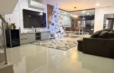 Imagem: A casa possui 3 Dormitórios, 4 Banheiros, 2 Vagas na garagem