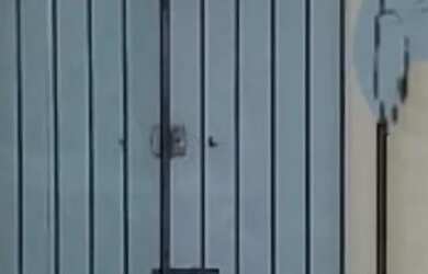 Imagem: A casa possui 1 Dormitório, 1 Banheiro, 1 Vaga na garagem e