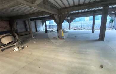 Imagem: O depósito possui 5 Vagas na garagem, 550m² de Área e está