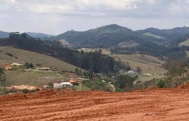 Imagem: O terreno e possui 100-0m² de Área está localizado em Piracaia
