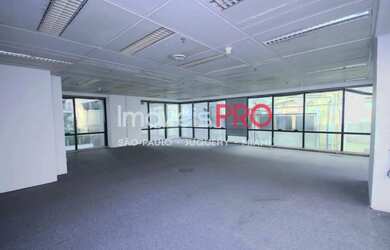 Imagem: O depósito possui 4 Vagas na garagem e 200m² de Área e está