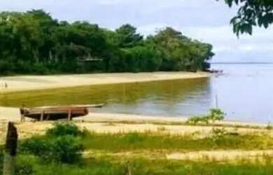 Imagem: A casa possui 1 Dormitório, Acomodam 15 pessoas, 2 Vagas na