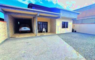 Imagem: A casa possui 2 Dormitórios, 2 Banheiros, 2 Vagas na garagem