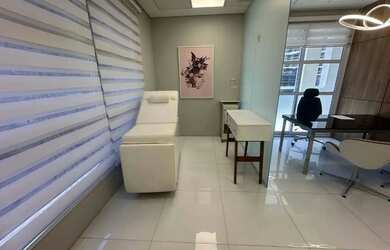 Imagem: O depósito possui 5 Vagas na garagem, 292m² de Área e está