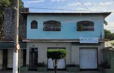 Imagem: A casa possui 1 Dormitório, 5 Banheiros, 5 Vagas na garagem