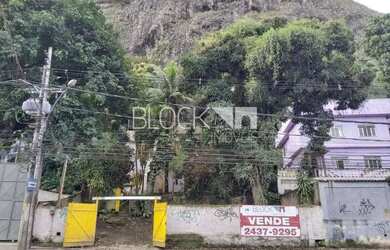 Imagem: A casa possui 3 Dormitórios, 1 Banheiro, 3.390m² de Área