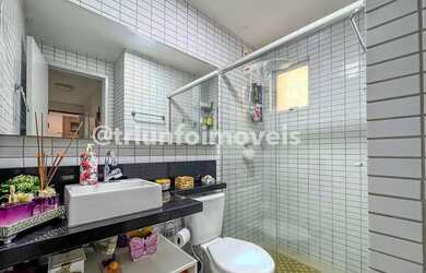 Imagem: O apartamento possui 3 Dormitórios, 1 Banheiro, 2 Vagas na