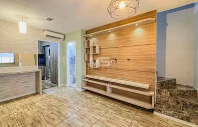 Imagem: A casa possui 2 Dormitórios, 2 Banheiros, 1 Vaga na garagem