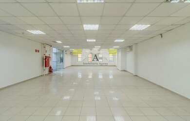 Imagem: O depósito possui 1.332m² de Área e está localizado em