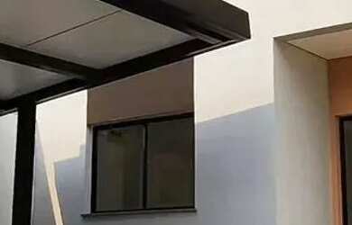 Imagem: A casa possui 3 Dormitórios, 3 Banheiros, 1 Vaga na garagem