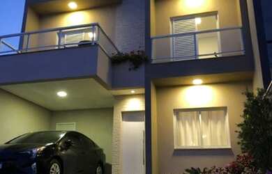 Imagem: A casa em condomínio possui 3 Dormitórios, 2 Banheiros, 1