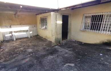 Imagem: A casa possui 2 Dormitórios, 2 Banheiros, 1 Vaga na garagem