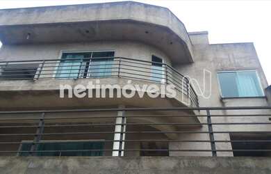 Imagem: A casa possui 4 Dormitórios, 3 Banheiros, 5 Vagas na garagem