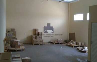 Imagem: O depósito à venda possui 4 Vagas na garagem e 84m² de Área