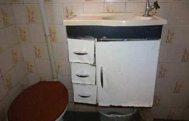 Imagem: A casa possui 2 Dormitórios, 1 Banheiro e está localizado