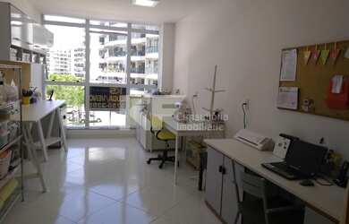 Imagem: O depósito possui 1 Vaga na garagem, 26m² de Área e está