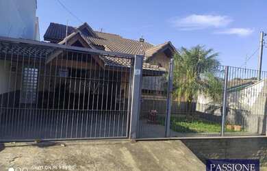 Imagem: A casa possui 3 Dormitórios, 3 Banheiros, 2 Vagas na garagem