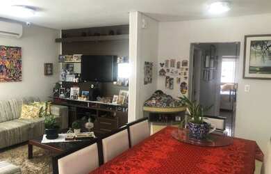 Imagem: A casa possui 3 Dormitórios, 3 Banheiros, 2 Vagas na garagem