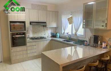 Imagem: A casa possui 3 Dormitórios, 4 Banheiros, 4 Vagas na garagem